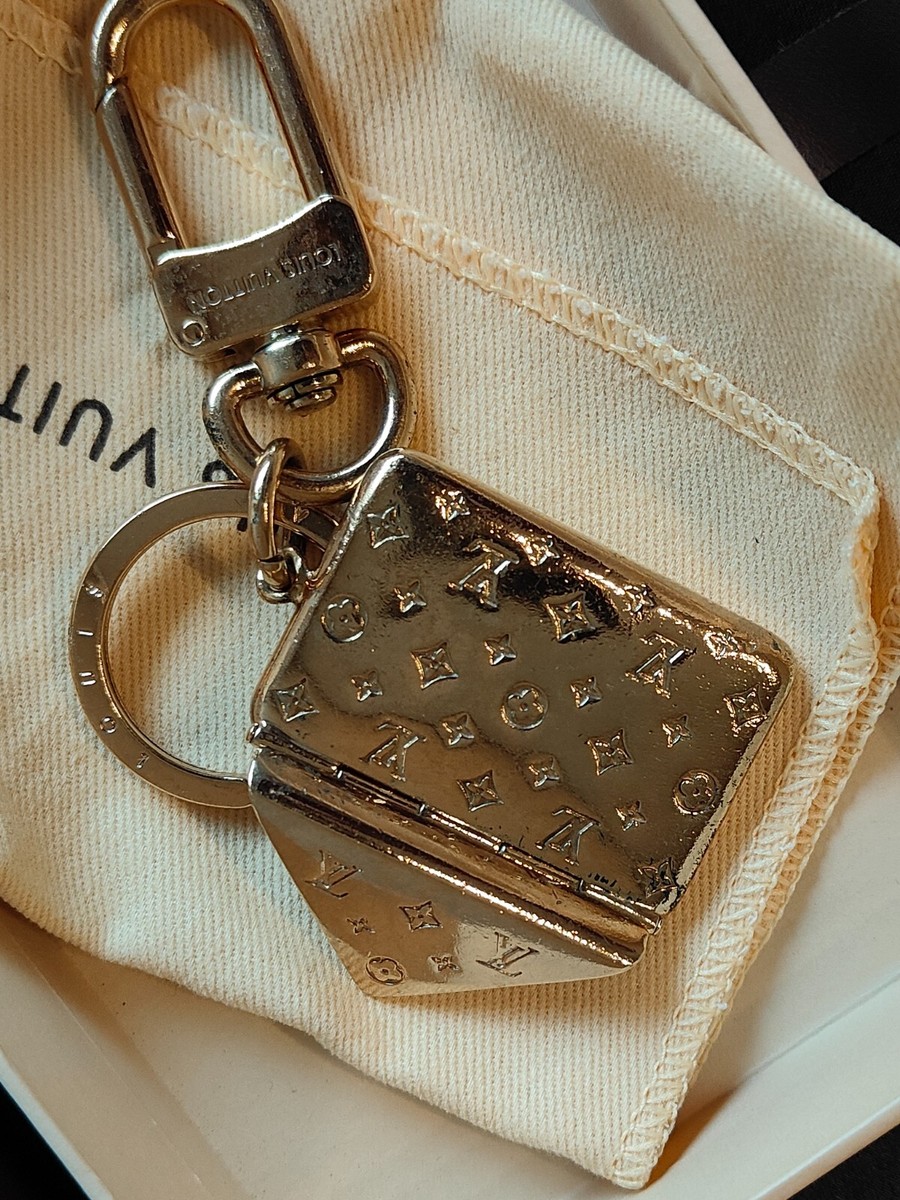 LOUIS VUITTON Envelope Gold Plated metal Charm Keychain