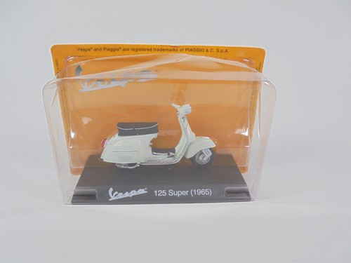 Piaggio Vespa 125 Super (1965) - 1:18 Maisto Diecast Motorcycle Scooter S2003 - Picture 3 of 3