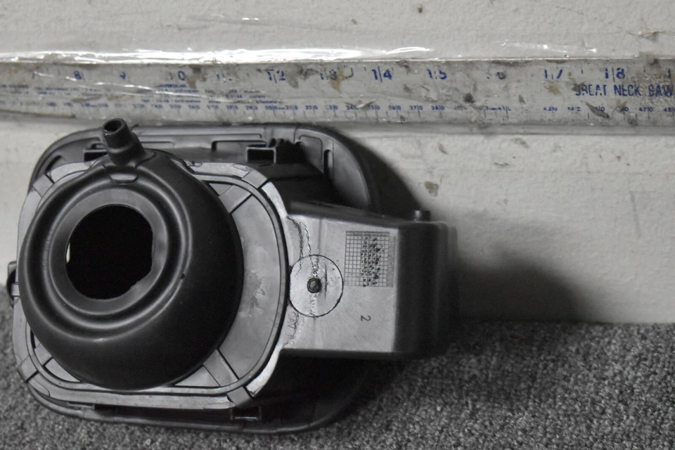 VOLKSWAGEN JETTA 2011-2017 PUERTA DE GAS COMBUSTIBLE FÁBRICA OEM Foto 3 de 4