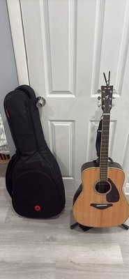 Yamaha Dreadnought Acoustic Guitar Spruce 6 String Right-Handed w/ Case, Stand
