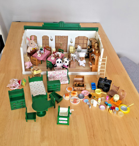 Sylvanian Families 'Harvester Restaurant' - Tomy 3043 Used + Extras.