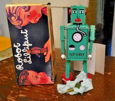 ROBOT LILLIPUT ANTIQUE RETRO TIN COLLECTIBLE -schylling nib green with key