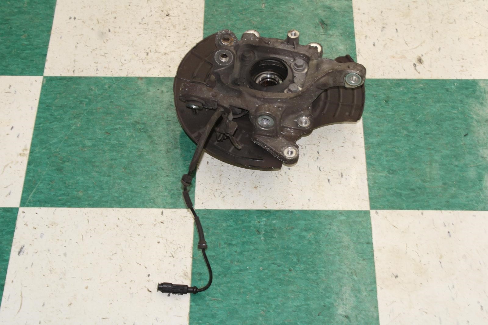 17-24 Ghibli Rear Driver Side Left LH LR Spindle Knuckle Hub Assy OE Factory OEM