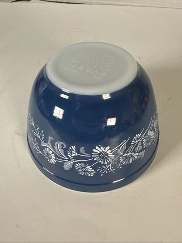 Vintage Pyrex #401 Mixing Bowl; Colonial Mist Blue w/ White Flowers EXC