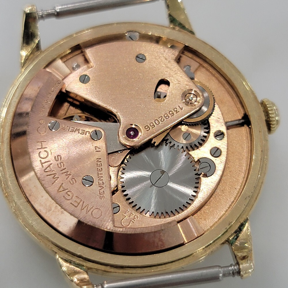 Montre-bracelet Omega Vintage 'Pare-choc' - Boîtier Rempli D'or 14 Carats - Occasion Bon état De Marche