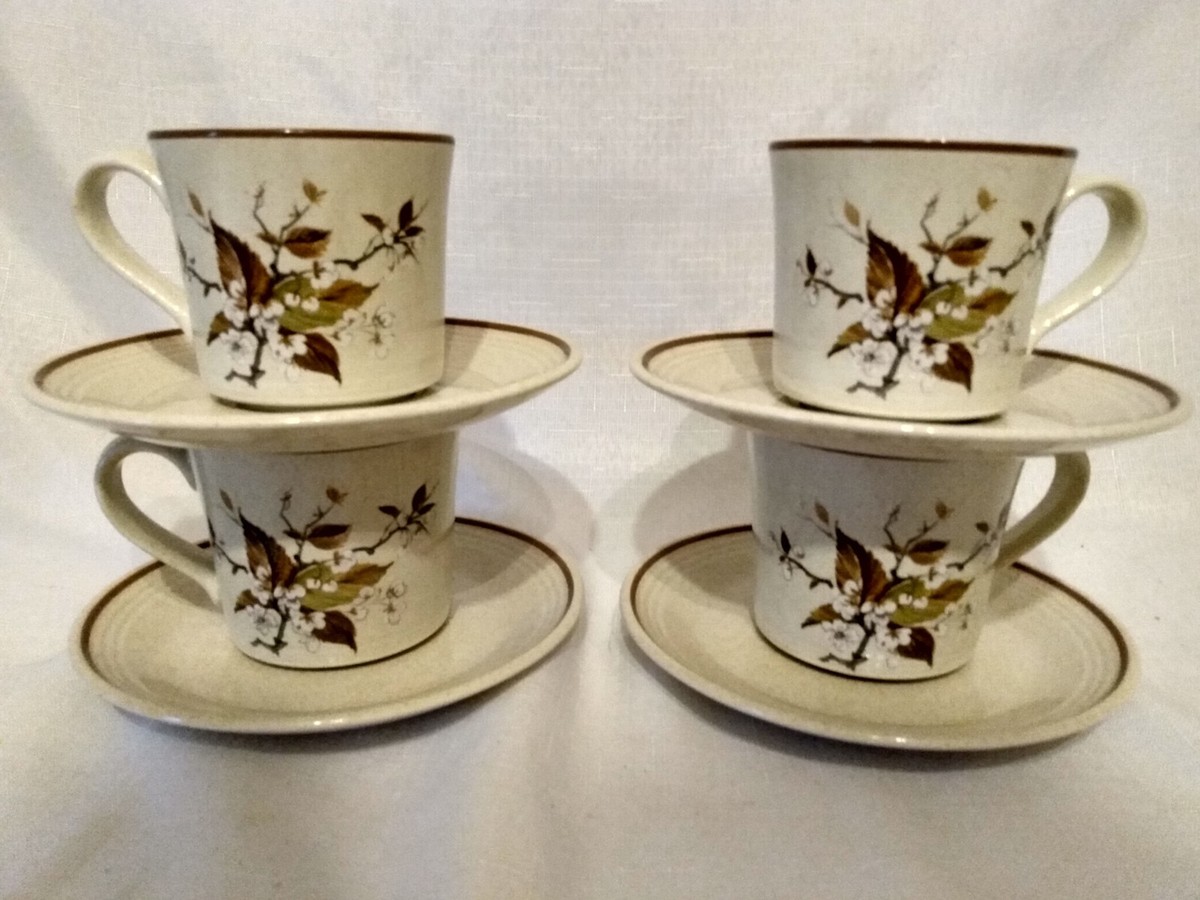 Royal Doulton 1979 Wild Cherry Pitcher (TRE) Royal Doulton 1979 Wild Cherry Pitcher (TRE)