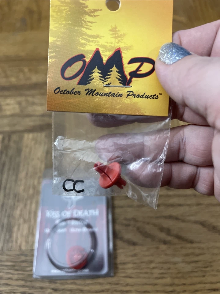 OMP String Love Kisser Button AND EP Kiss Of Death Kisser Button PACKAGE - Image 2 of 4