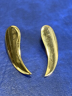 Vtg Pierced Earrings Gold Tone Thin Lightweight Comma Curved Shape Minimalist