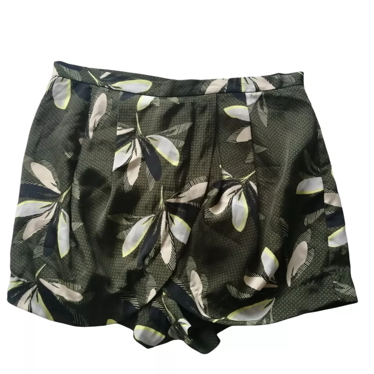 River Island Women s Size 10 Green Leaf Tropical Pleated Mini Shorts