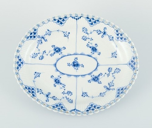 Royal Copenhagen. Three antique Blue Fluted plate and platters. Early 19th C. - Picture 2 of 9