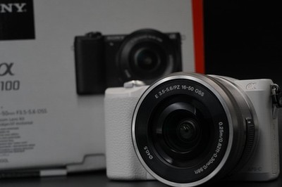 Sony Alpha a5100 Mirrorless Digital Camera White US Duty Paid 10606