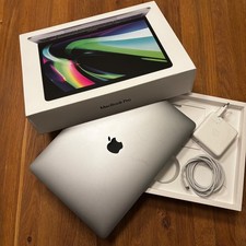 Apple MacBook Pro 13 Zoll (256GB SSD, M2, 16GB) Silber - MNEP3D/A (Juni,2022)