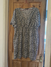 Black & White Floral V-Neck Button Front Tea Dress Flutter Sleeve Knee 14