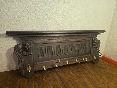 Antique.Hand Carved Wood  Coat Hat   Rack  Lion Heads 7 Hook 