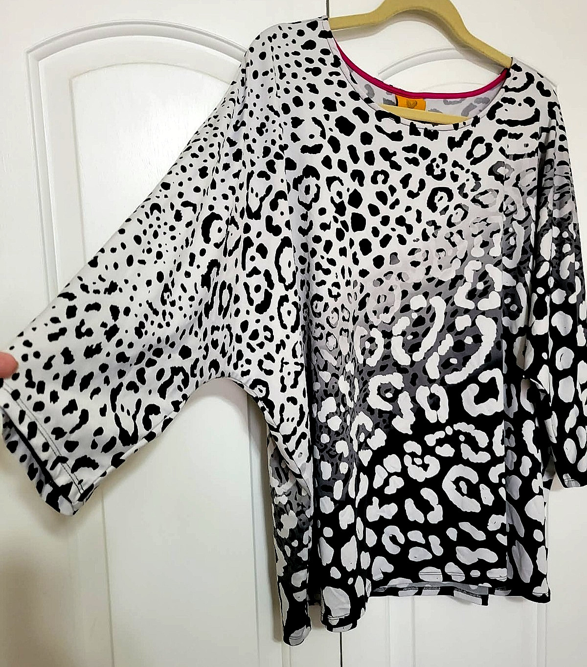 Ruby Rd. Black White Gray Leopard Animal Print to… - image 1