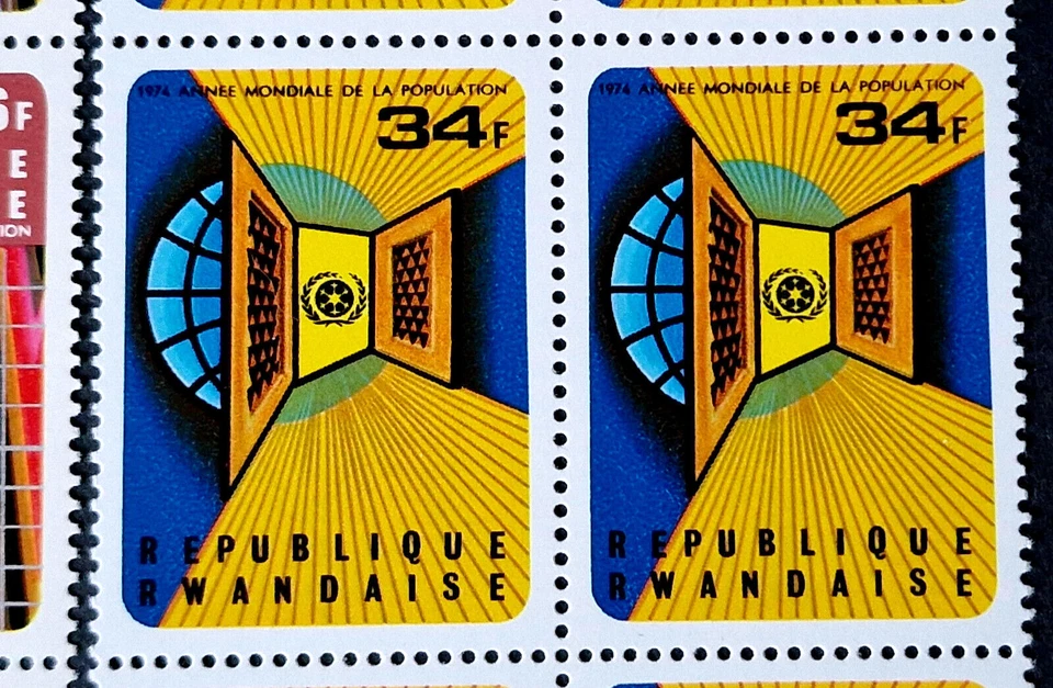 Juegos completos de 18 estampillas de aniversario de población de Ruanda 1974 MNH Foto 4 de 4