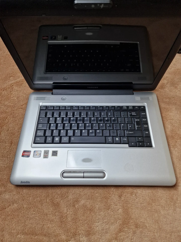 Toshiba Satellite L450D-11X Silver Laptop Amd Turion X2 Dual Core 2.2GHz Unteste - Image 4 of 4