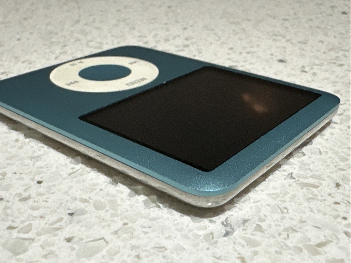 Apple iPod Nano 3rd Gen 8GB Blue Model A1236, 100% Original Parts