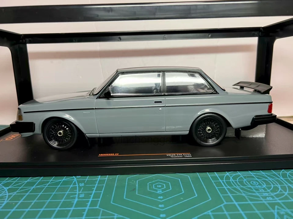 IXO1:18 Volvo 240 turbo alloy car model - Image 4 of 4