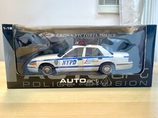 AUTOart 1 18 Ford Crown Victoria Police NYPD Ford Crown Victoria New York City