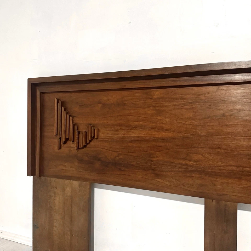 Cabecero MCM Brutalist Nogal King Size Mediados de Siglo Moderno Cama Madera Foto 3 de 4