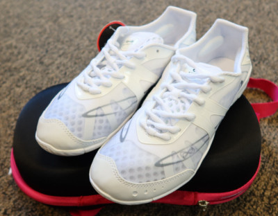 New Nfinity Vengeance Womens Cheer Shoes with Case WHITE Adult Size 11