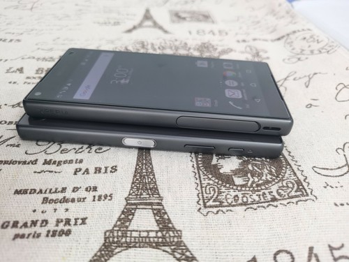 Sony Xperia Z5 Compact - 32GB - Graphite Black (Unlocked) Smartphone docomo - Picture 7 of 12