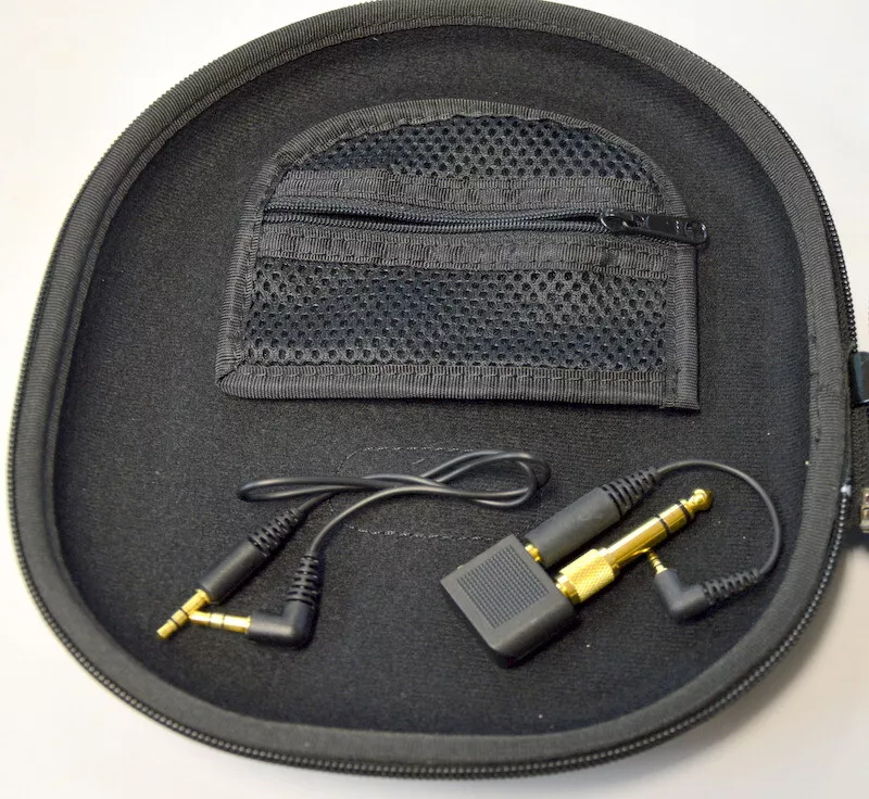 Jabra c820s Stereo Headphones with case Display model looks