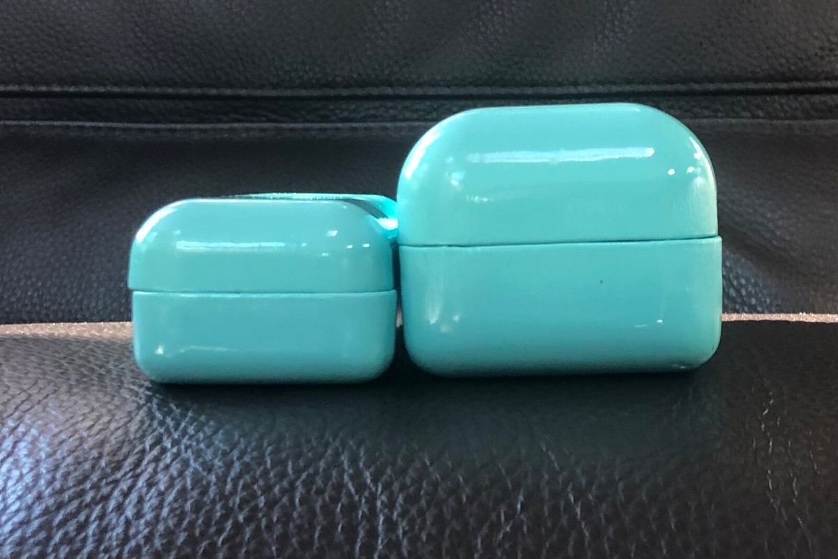 Tiffany & Co. Replacement Turquoise Glasses/Sunglasses Case, Sz 2.5 in x 6.5 in Tiffany & Co Turquoise Sunglasses Case Glasses Clamshell Box  main image 2