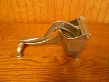Vintage Wear-Ever Manual Citrus Juicer Aluminum Hand Squeezer 1940s Made in USA