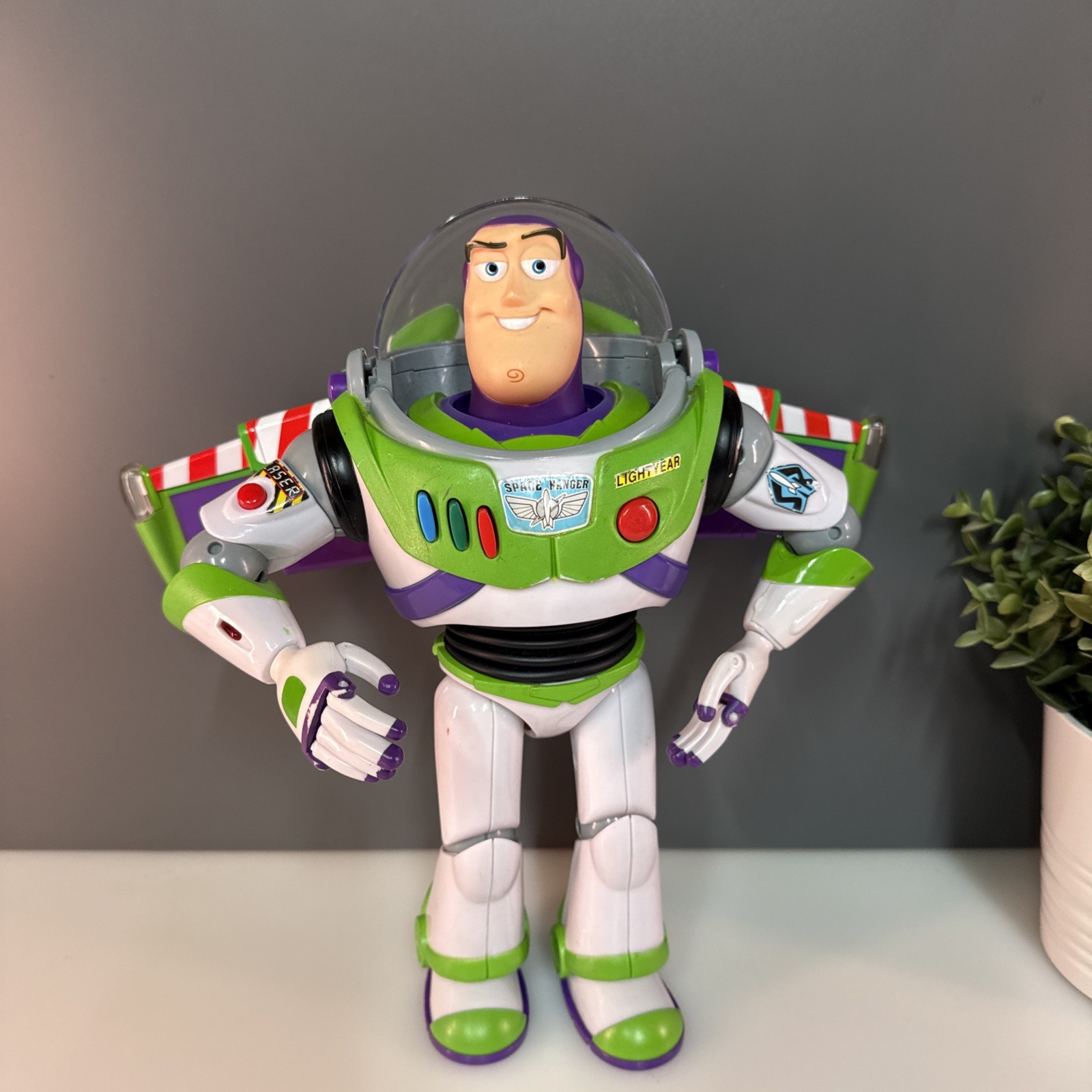 Toy Story Signature Collection Buzz Lightyear Figure