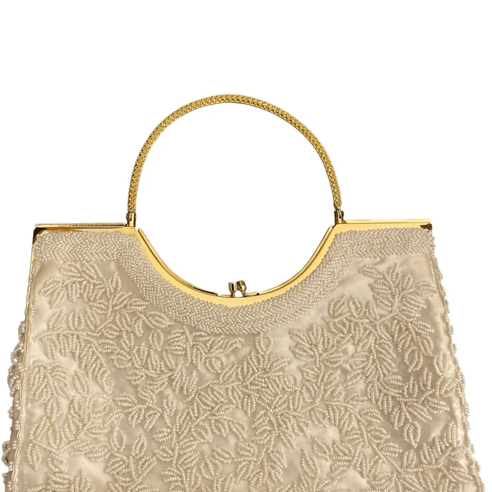 Bolso vintage años 50 LaRegale marfil satinado cuentas madreperla dorado asa superior Foto 3 de 4