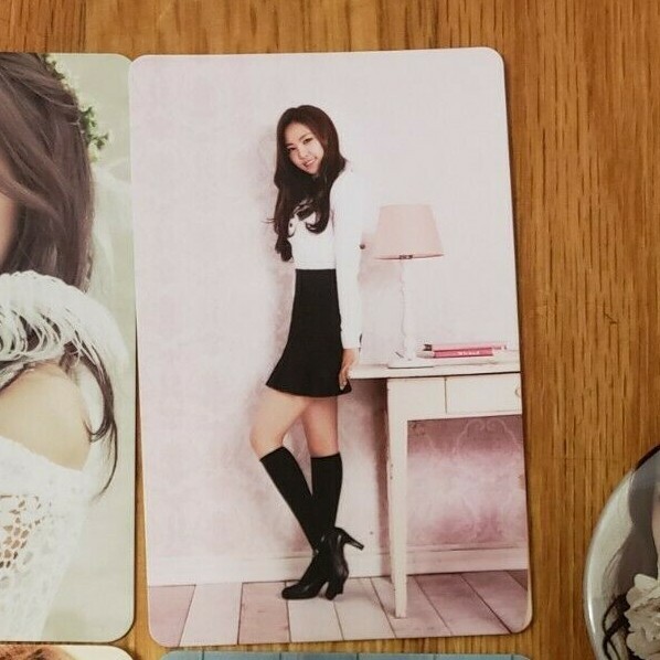 APINK JAPAN NAEUN OFFICIAL PHOTOCARD/PIN [NONONO/MR.CHU/LUV/MOTTO