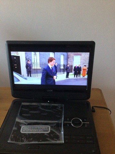 LOGIK 10” Black Portable DVD Player With Power Cable /Remote WORKING - Picture 15 of 20
