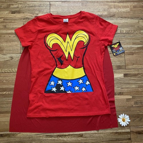 NWT Wonder Woman Shirt With Cape Size 