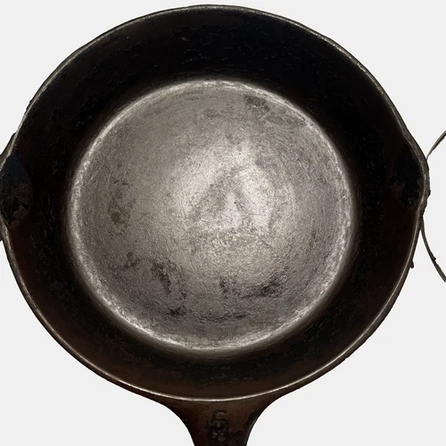 No. 6 Unmarked Wagner Ware Cast Iron Skillet 9 in