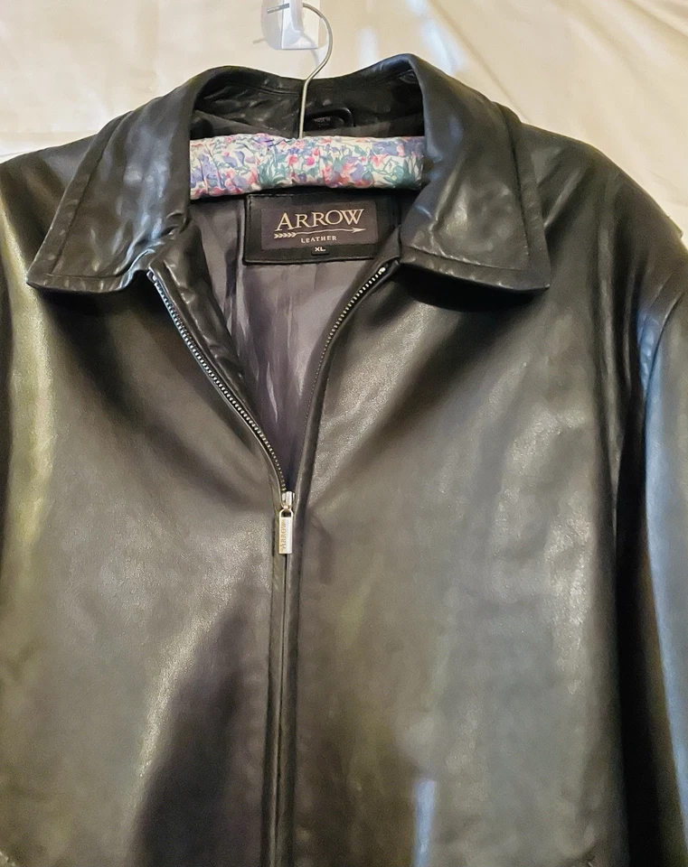 chaqueta de cuero negro hombre Foto 2 de 4