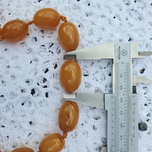 Vintage Bakelite Necklace - 80g Amber Tones - Knotted Graduated Beads - 48" - Picture 11 of 13