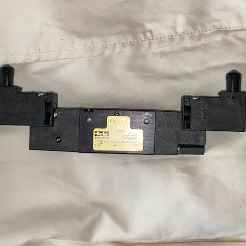 PARKER B370BB549C / B370BB549C 1/8” 4 Way, 3 Pos Solenoid Air Control Valve HIL