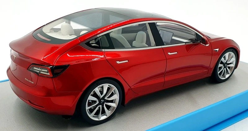LS Collectibles 1/18 Scale Resin LS074A - Tesla Model 3 - Red - Image 2 of 4