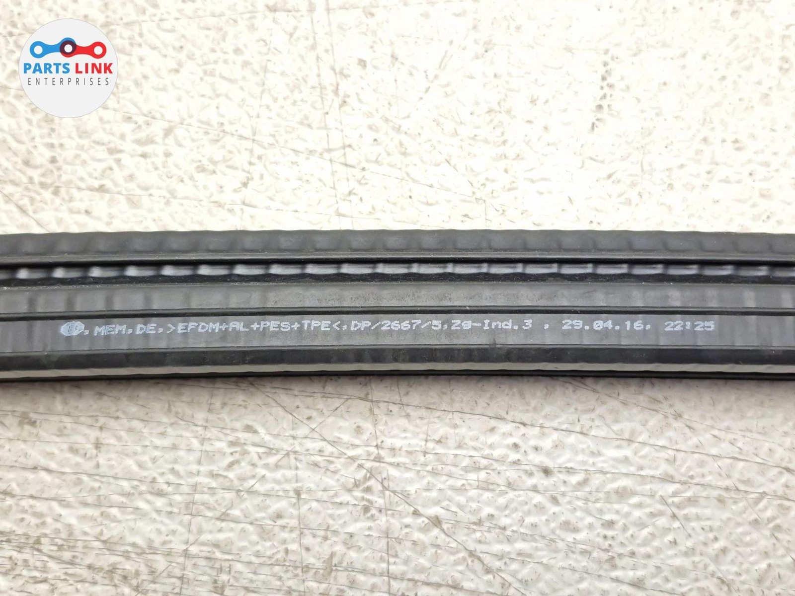 2016-20 BENTLEY BENTAYGA FRONT LEFT DOOR WEATHERSTRIP BELT MOLDING TRIM SET 636