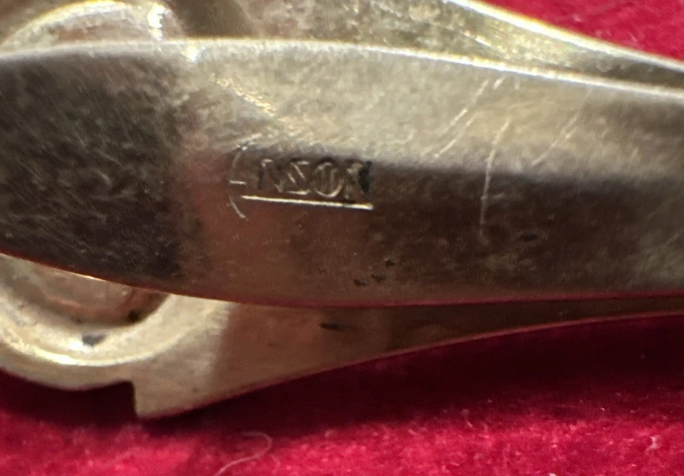 Clip para dinero o corbata Art Deco Anson Company hecho en Providence, diseño de vidrio rojo RI Foto 4 de 4