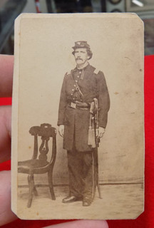 ORIGINAL CIVIL WAR CDV PHOTOGRAPH OF ARMED UNION INFANTRY OFFICER WITH SWORD