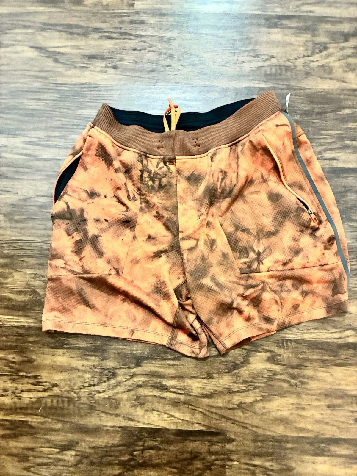 Lululemon Mens Textured Tech Short Size Small Orange Diamond Dye Warm Coral Grey
