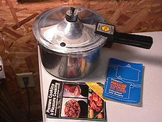 Presto Aluminum Pressure Cooker- 012005- 4 Qt