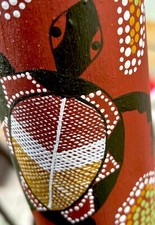 Didjeridoo    Aborigeno originale ramo scavato dalle termiti e tutto decorato