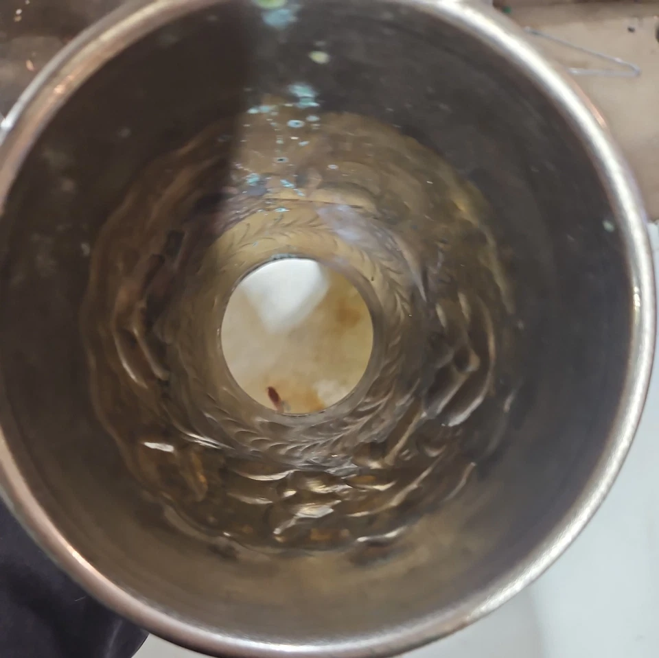 Tambor de colección Doumbek metal níquel Darbuka grabado a mano 13 pulgadas de alto Foto 3 de 4