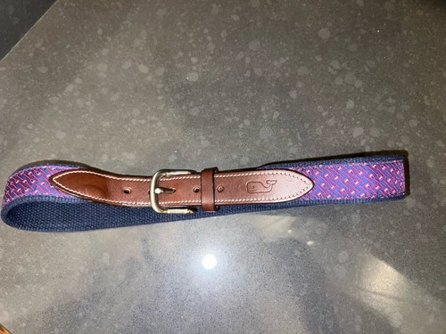Vineyard Vines, Boys Belt Size 26 Paddle Print, Leather And Brass Buckle - Picture 2 of 7