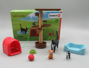 Schleich, Cats with scratching post, yarn, feeding dish, bed and cat house