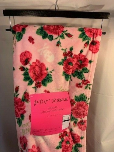 Betsey Johnson, Over-sized Ultra Soft Plush Throw 50" x 70" (Choose Pattern) - Picture 5 of 41